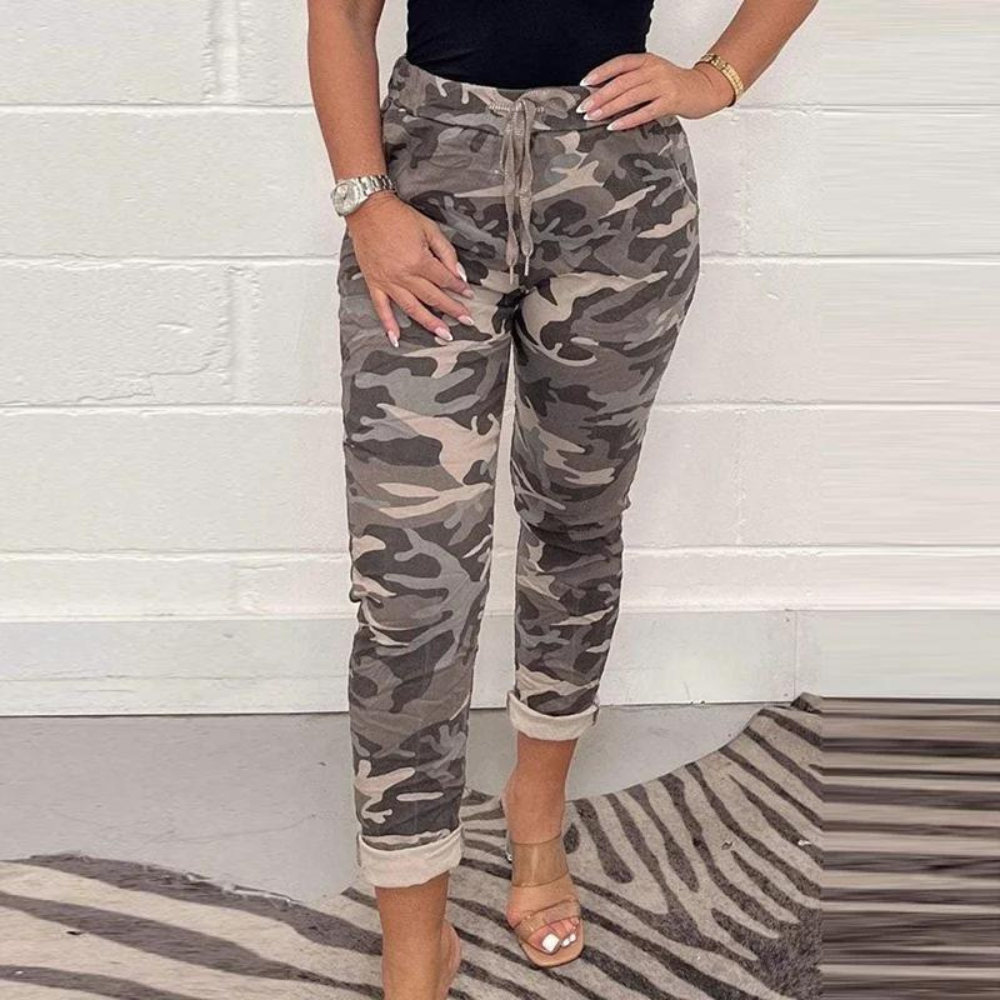 Penelope- Damesbroek in Luxe Camouflage met Optimaal Comfort